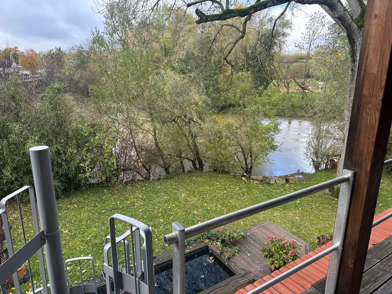 Terrasse du Studio Perché avec vue sur la rivière